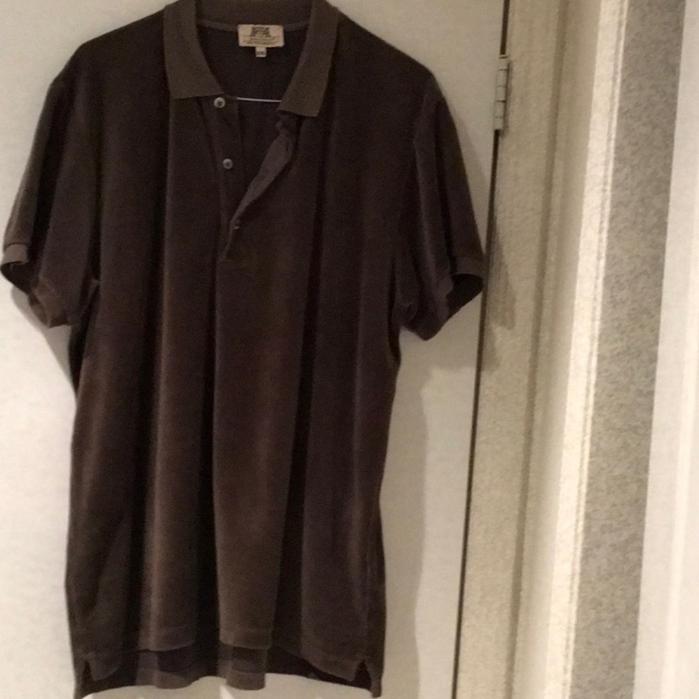 Men polo mud green color. 80% cotton,20% polyester . In good condition